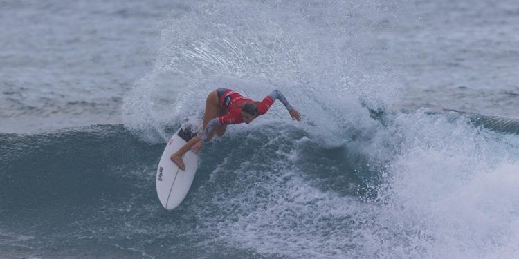 Melania Suárez, campeona del circuito nacional de surf en Gran Canaria