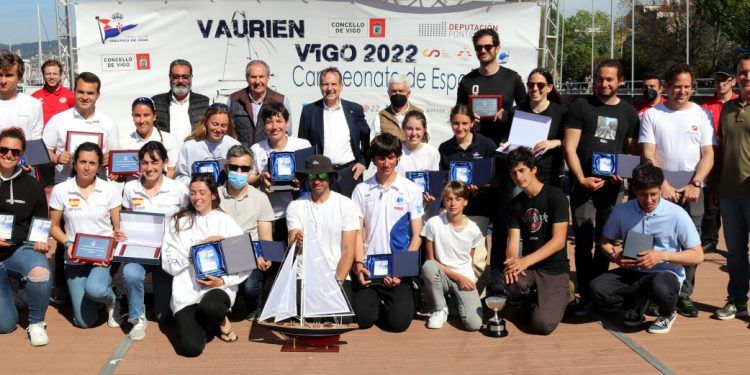 Tone Pérez y Laura Llópiz, campeones de España de Vaurien