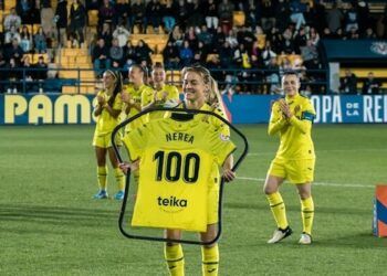Nerea Pérez, ‘centenaria’ con la camiseta del Villarreal