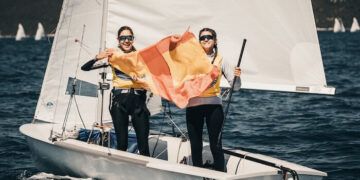 Las tripulaciones formadas por Neus Fernández y Martina Gomila y por Amalia Coll y Laia Mattos, campeonas del mundo absoluta y sub’17