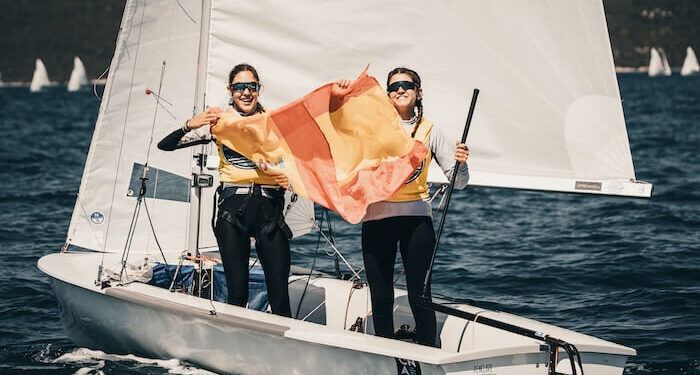 Las tripulaciones formadas por Neus Fernández y Martina Gomila y por Amalia Coll y Laia Mattos, campeonas del mundo absoluta y sub’17
