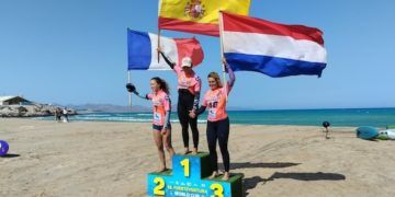Nia Suardiaz, campeona mundial de Wingfoil Freefly-Slalom