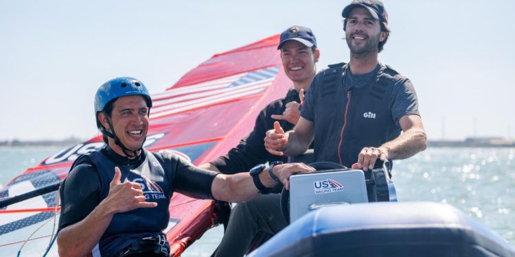 El americano Noah Lyons y la polaca Zofía Noceti, ganadores del International iQFOil Games Andalucía 2023