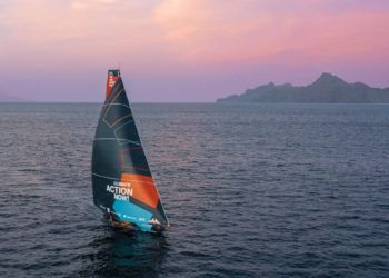 La flota IMOCA de The Ocean Race va ganando Sur muy lentamente