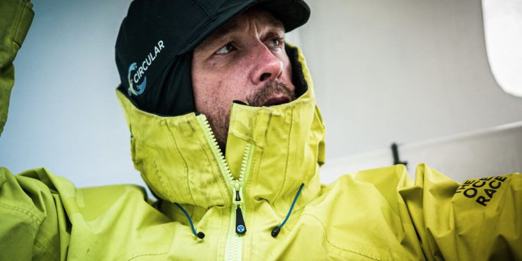Reparaciones y competición en The Ocean Race en el límite del hielo