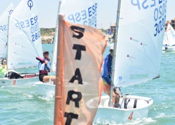 Más de 200 regatistas de Optimist compiten desde este viernes en el 7º Trofeo de la Hispanidad