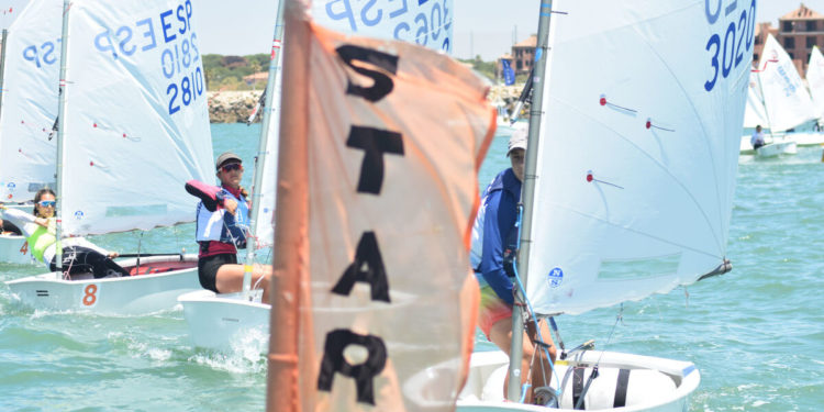 Más de 200 regatistas de Optimist compiten desde este viernes en el 7º Trofeo de la Hispanidad