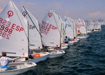 La Optiorange 2022 pisa fuerte en el circuito internacional Optimist