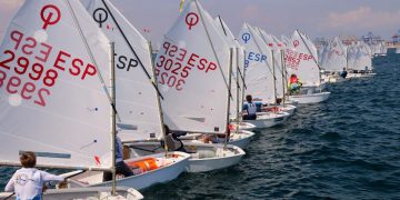 La Optiorange 2022 pisa fuerte en el circuito internacional Optimist