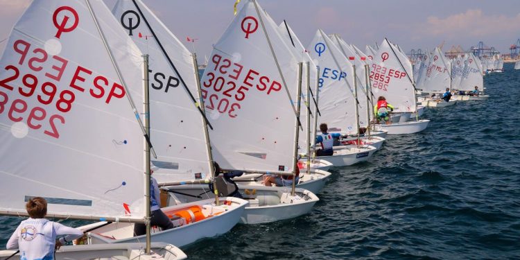 La Optiorange 2022 pisa fuerte en el circuito internacional Optimist