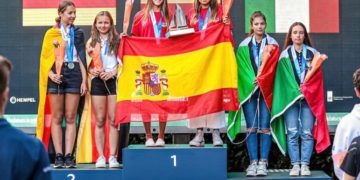 Sam Davies ya tiene su nuevo barco IMOCA ‘Initiatives-Cœur’, diseño de Sam Manuard