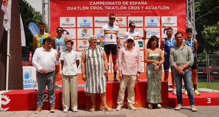 Marina Muñoz ganó el campeonato de España de acuatlón 2024 en Almazán