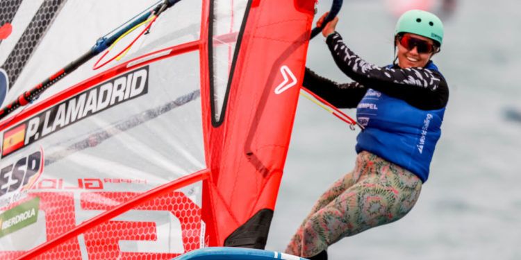 Pilar Lamadrid, a la Medal Race del Campeonato de Europa de iQFoil