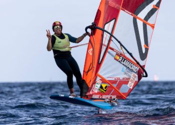 Pilar Lamadrid y Sam Sills continúan líderes tras una jornada muy exigente en los Lanzarote iQFOil Games