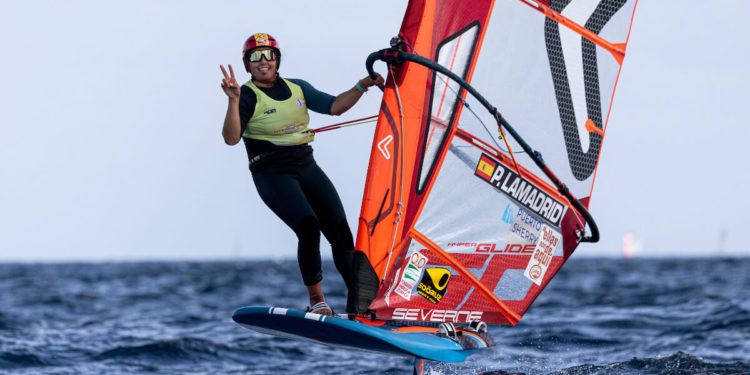 Pilar Lamadrid y Sam Sills continúan líderes tras una jornada muy exigente en los Lanzarote iQFOil Games