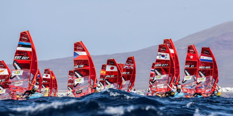 Pilar Lamadrid se aferra al podio del Mundial de iQFOiL