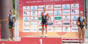 Marina Muñoz se impone en el campeonato de España de triatlón cross 2023 en Almazán