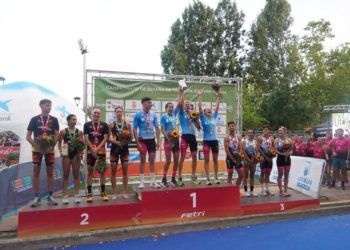 Cidade de Lugo Fluvial gana el nacional de triatlón por relevos mixtos en Banyoles y la liga