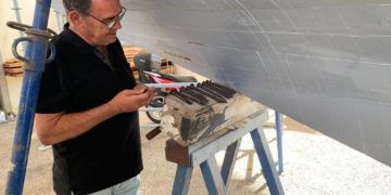 Pompeyo Grimalt visita la Atarazana de la Fundación Vela Clásica de España