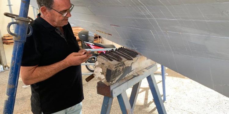 Pompeyo Grimalt visita la Atarazana de la Fundación Vela Clásica de España