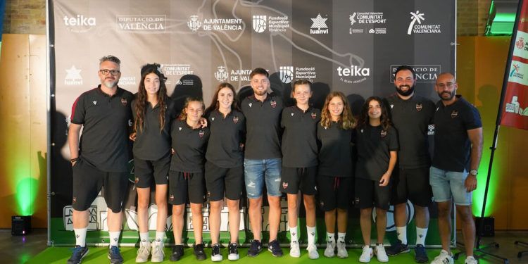 La II València Cup Girls sube el telón con la presentación del torneo y la bienvenida a los equipos