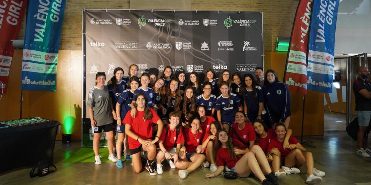 La II València Cup Girls sube el telón con la presentación del torneo y la bienvenida a los equipos