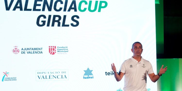 La II València Cup Girls sube el telón con la presentación del torneo y la bienvenida a los equipos