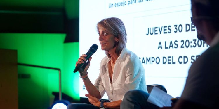 La II València Cup Girls sube el telón con la presentación del torneo y la bienvenida a los equipos