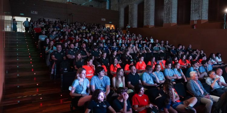 La II València Cup Girls sube el telón con la presentación del torneo y la bienvenida a los equipos