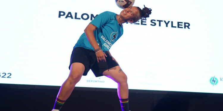 La II València Cup Girls sube el telón con la presentación del torneo y la bienvenida a los equipos