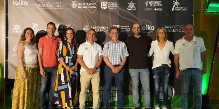 La II València Cup Girls sube el telón con la presentación del torneo y la bienvenida a los equipos