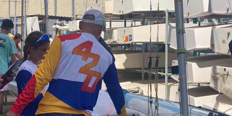 El Alinghi Red Bull Racing suizo pone la primera piedra de su base de Barcelona