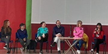 Referentes del fútbol comparten sus experiencias en el CEE Virgen de la Esperanza de Cheste