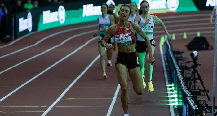 Rocío Arroyo brilló en el 800 y rompió la barrera de los dos minutos en short track en Gallur