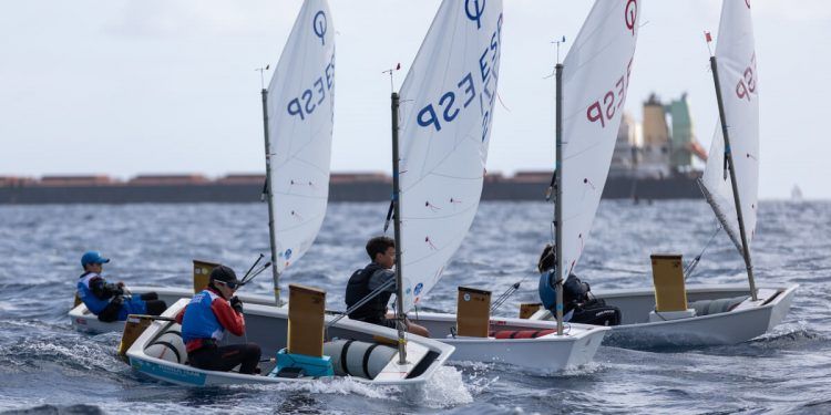 Miguel Padrón, campeón absoluto del Trofeo Manolo Pazos de la Clase Optimist