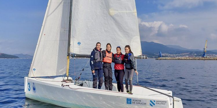 Sanxenxo lidera la Regata de la Mujer