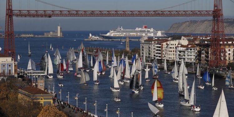 La Regata del Gallo lleva la magia al Puente Colgante y al Abra