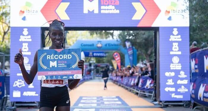 Samum Deborah fijó el nuevo récord femenino en la Ibiza Media Maratón