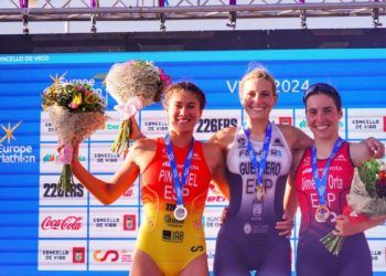 La Triarmada femenina domina la Copa de Europa de triatlón en Vigo