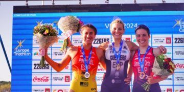 La Triarmada femenina domina la Copa de Europa de triatlón en Vigo