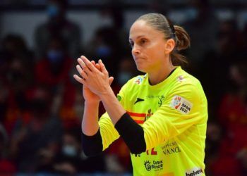 Silvia Navarro abandona el Europeo por una rotura del ligamento cruzado anterior y menisco interno