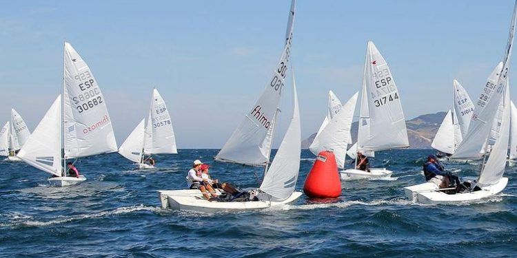 Más de 80 barcos toman parte en el Campeonato de España de la Clase Snipe en el Abra