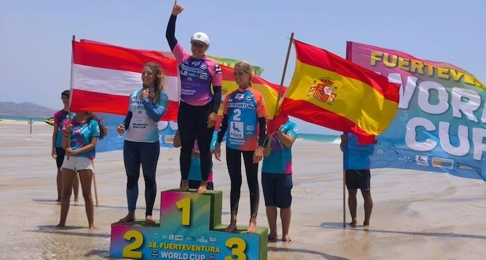 Nia Suardiaz y Sofia Ginzinger brillaron en Fuerteventura y el Mundial de Surf-Freestyle