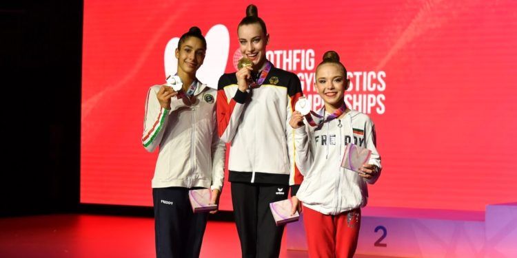 Darja Varfolomeev, oro mundial en aro y en pelota en Valencia