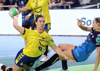 El Rocasa se hizo con el triunfo en la pista del Bera Bera y tomó ventaja en la final por el título