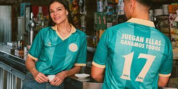 Teika lanza una camiseta de fútbol diseñada por GAMBEA cuyos beneficios irán destinados a seguir dando visibilidad al deporte femenino