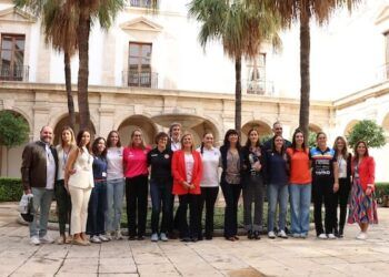 Teika presentó su apuesta por el deporte femenino ‘Juegan ellas, ganamos todos’ a la ministra de Igualdad