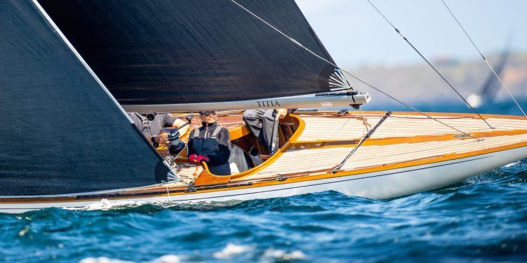 El ‘Stella’, de Violeta Álvarez, y el ‘Titia’, de Alicia Freire, lideran la Copa de España de la clase 6 metros