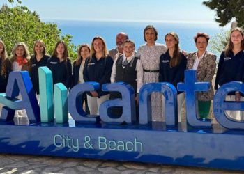 Alicante acogerá la final de la Liga de vela femenina con las mejores regatistas de España