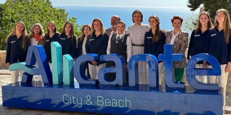 Alicante acogerá la final de la Liga de vela femenina con las mejores regatistas de España